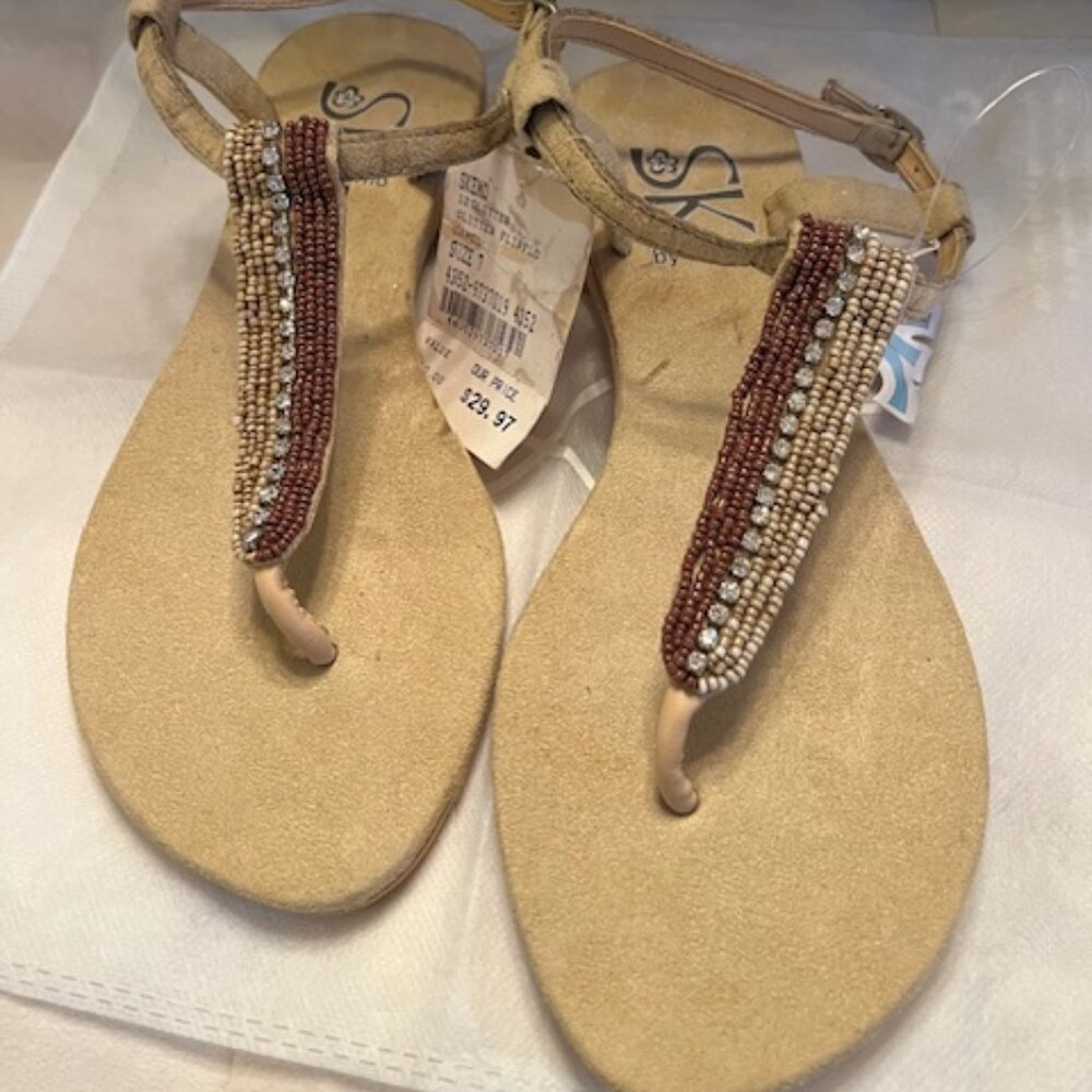 NWT SK by SKEMO Glitter Flipflo Beaded/Jeweled Flat Sandals Size 7 Beige/Brown